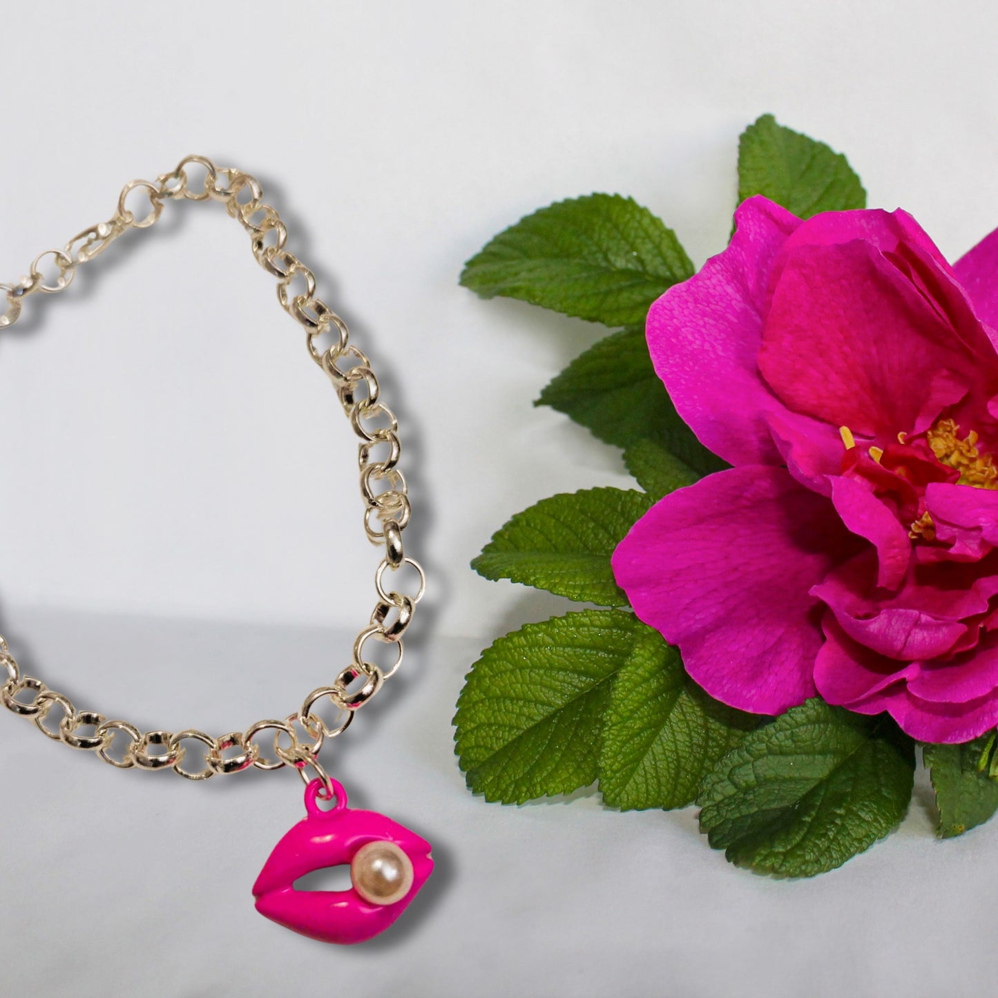 Pink Pearly Lips Bracelet