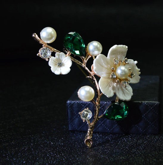 Green Shell Faux Pearls Fashion Brooch